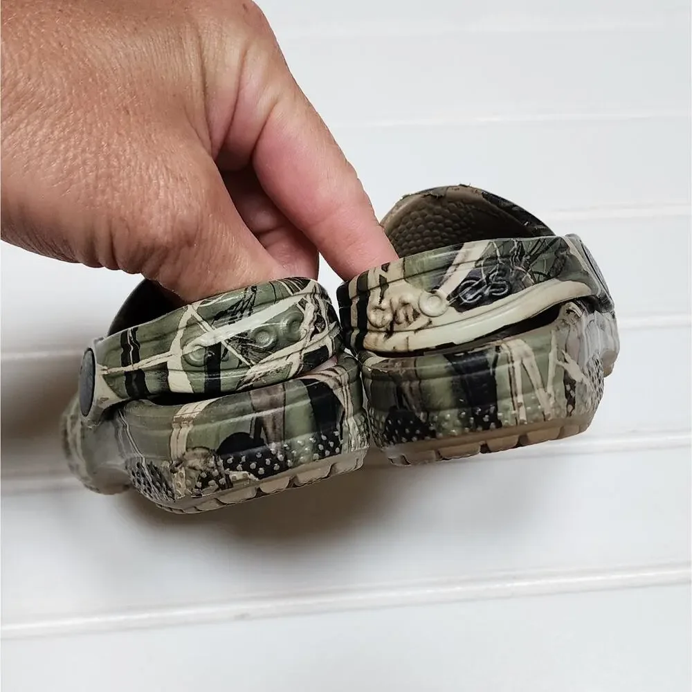 Crocs Classic Realtree Toddler Clogs Sandals Size 4 Toddler Green & Tan